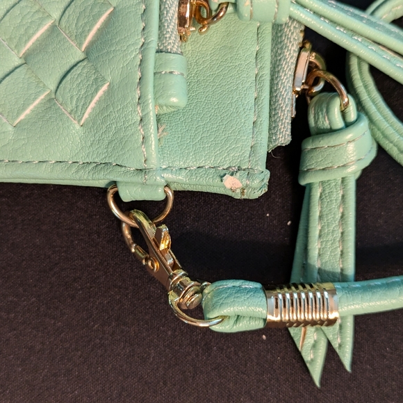 Urban Expressions Mint Crossbody Handbag - Picture 4 of 9